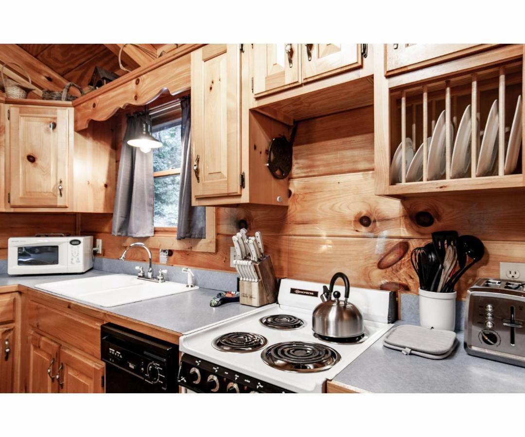 Peekaboo With Hot Tub, Pool Table, And Jacuzzi Villa Pigeon Forge Exterior photo