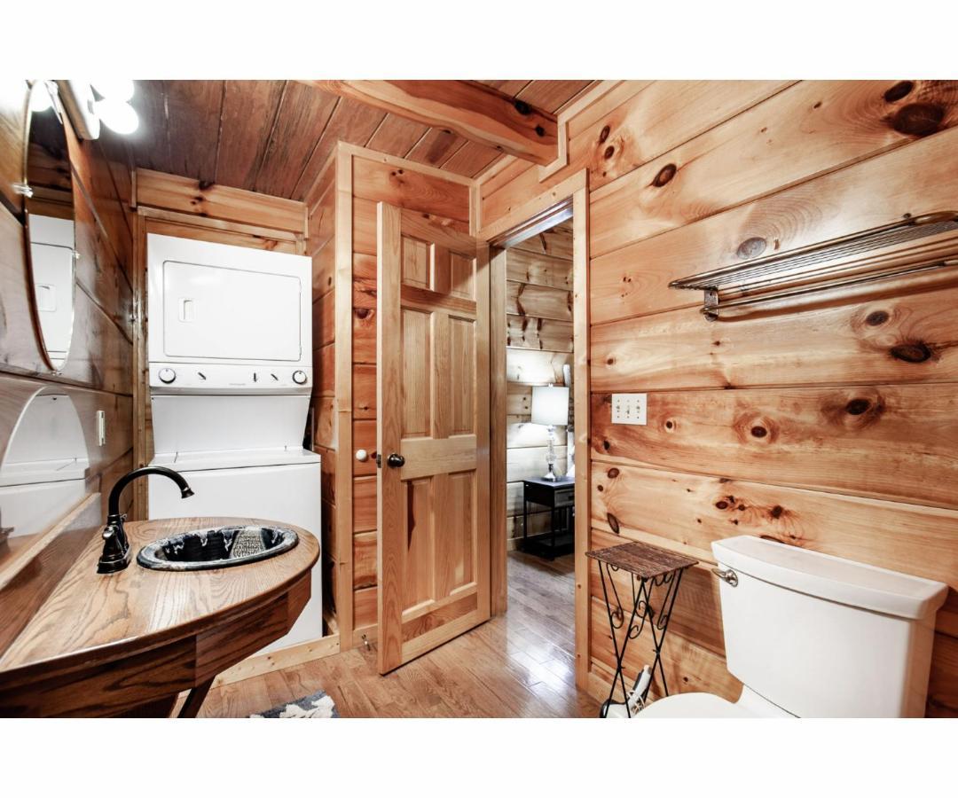 Peekaboo With Hot Tub, Pool Table, And Jacuzzi Villa Pigeon Forge Exterior photo